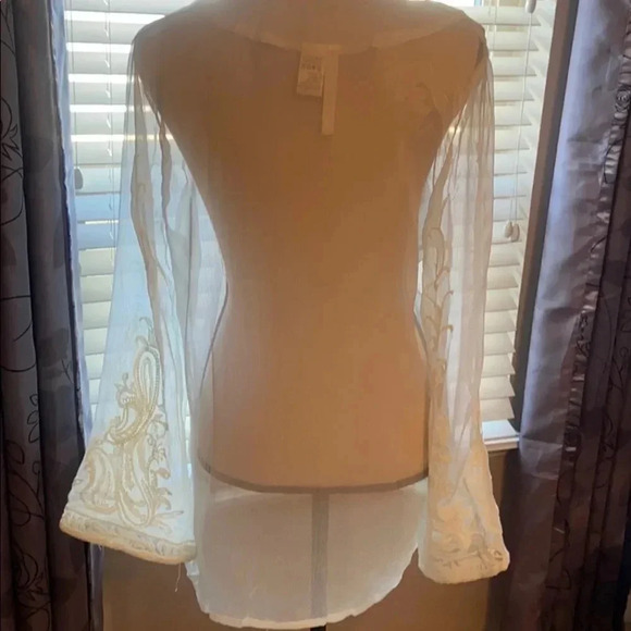 🌸Gorgeous sheer top🌸 - Picture 5 of 6